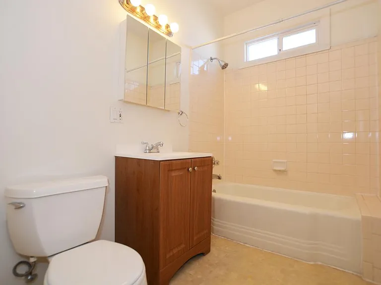 4845 California St #4 — Photo 9