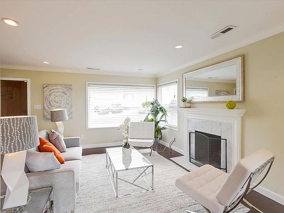 4th image of 214 Verano Dr