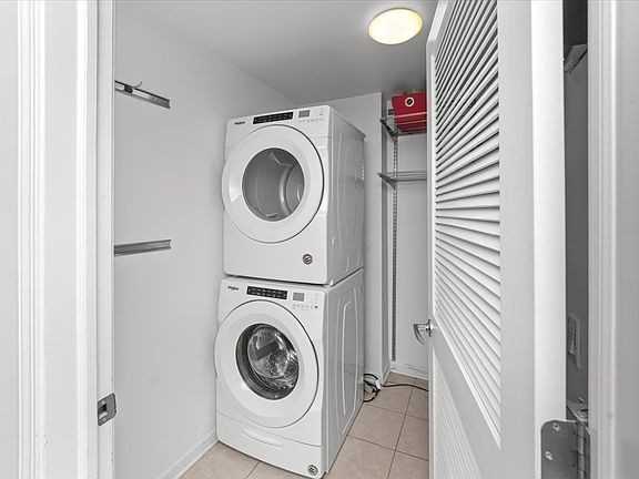 4th image of 744 W Fullerton Ave APT 202