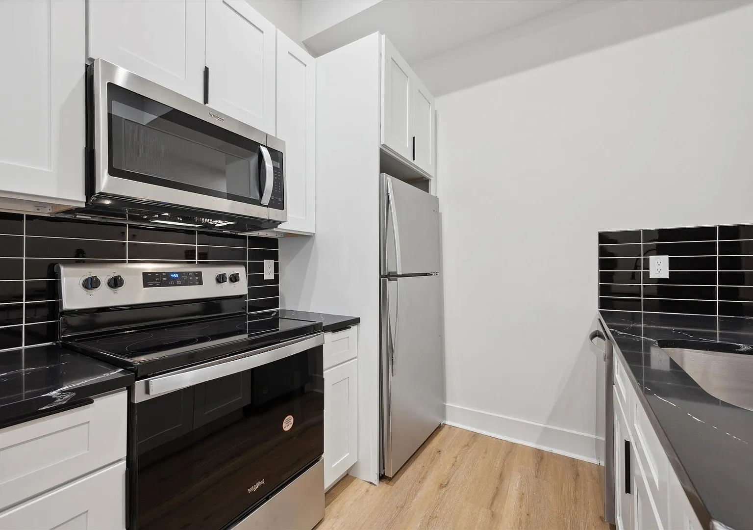 4025 Lancaster Ave — Photo 2