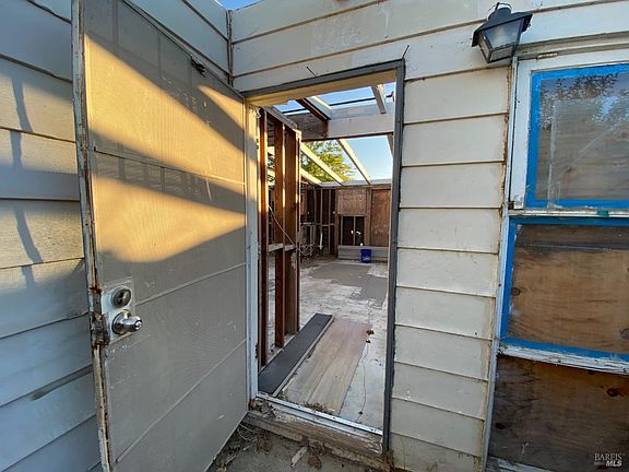 4th image of 18 Joan Drive