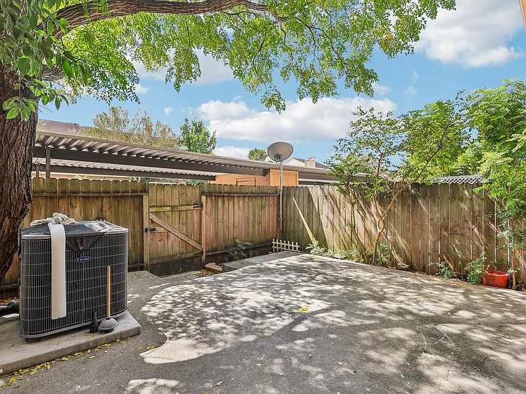 7700 Creekbend Dr #70 — Photo 20