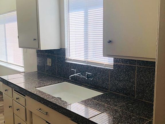 5th image of 727 E Duane Ave APT 6