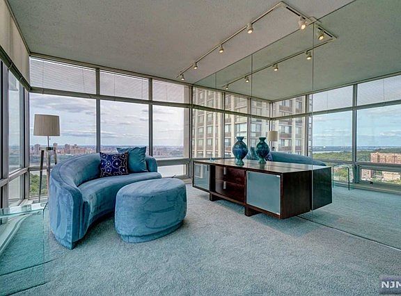 4th image of 1600 Parker Ave #19C