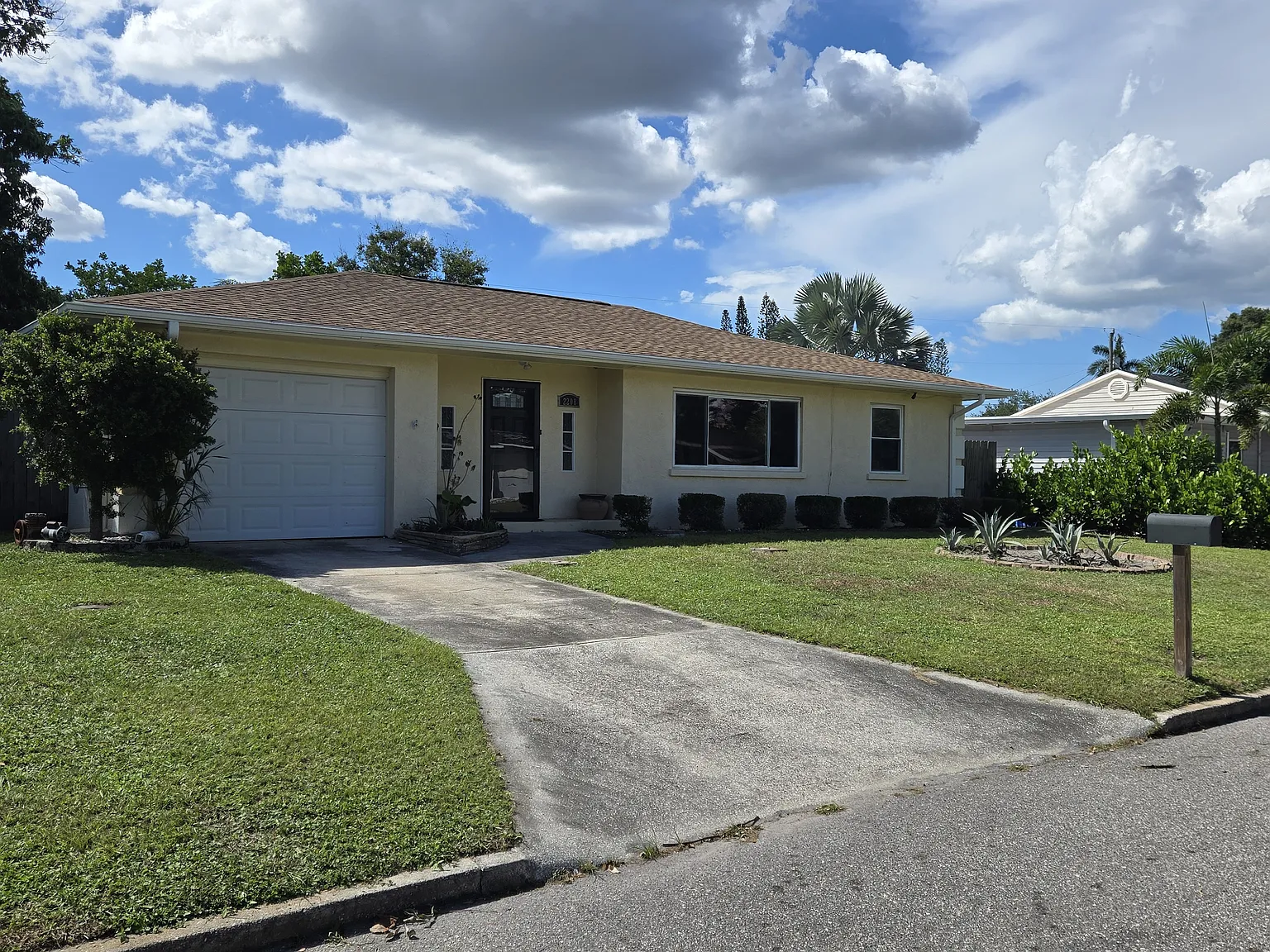 2 bed, 1383 sqft, $2,300 — Photo 1