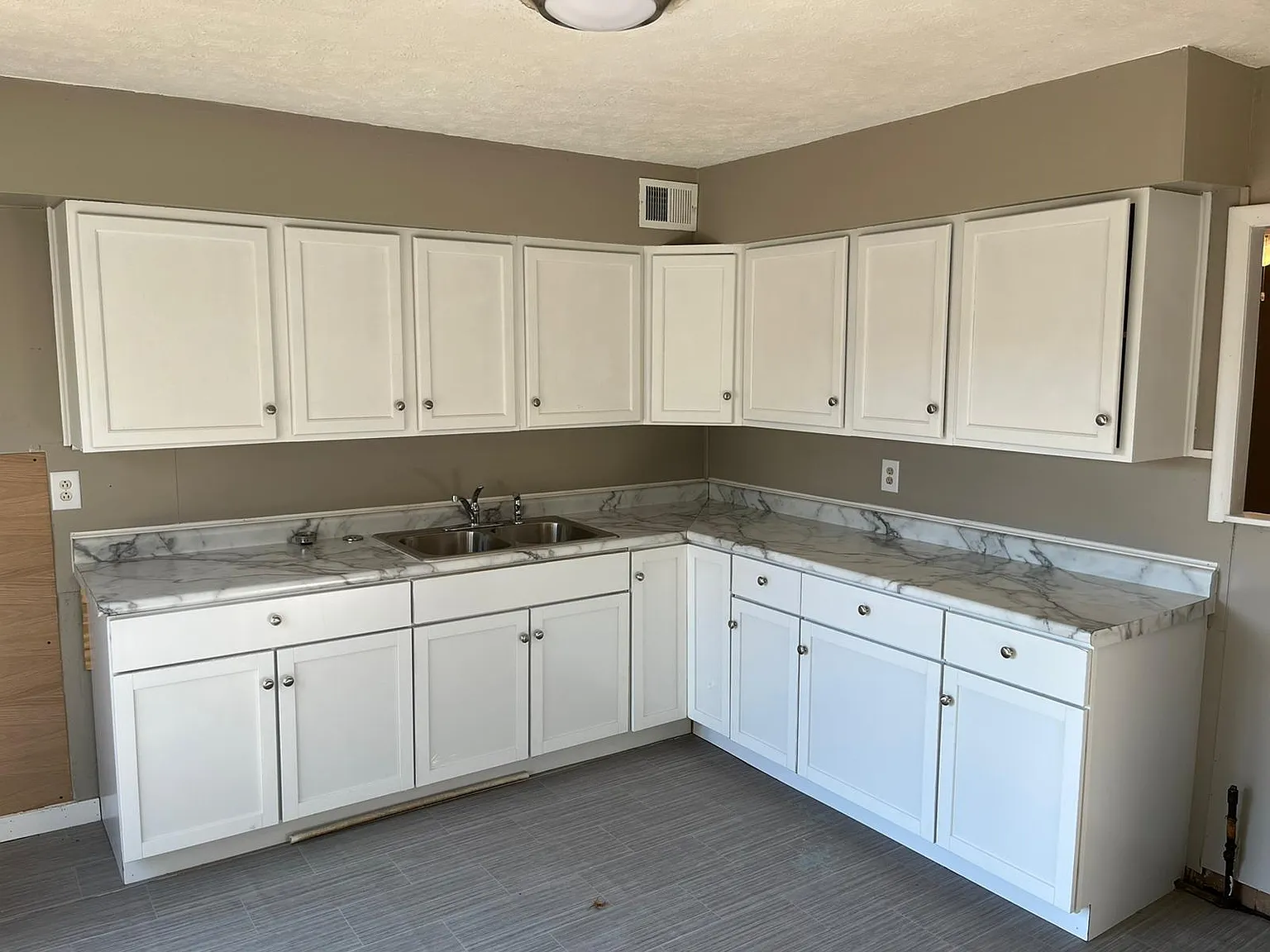1107 Hiatt Street Carter Lake, IA 51510 - 1 — Photo 3