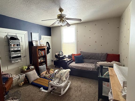 5th image of 833 E Menlo Ave