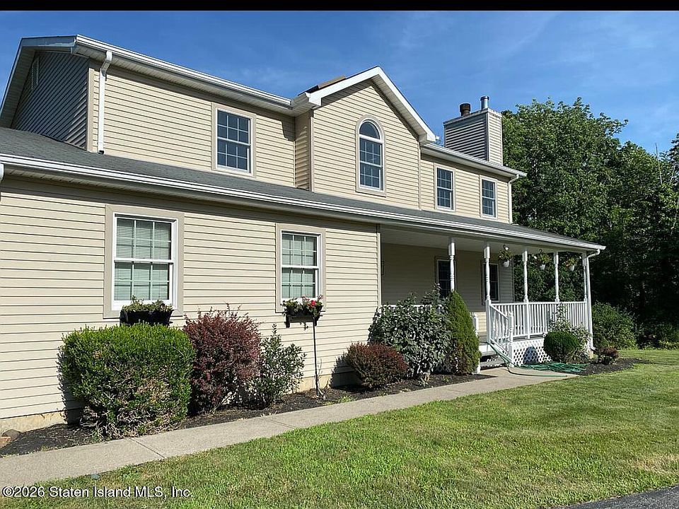 2nd image of 1 Hillview Ter