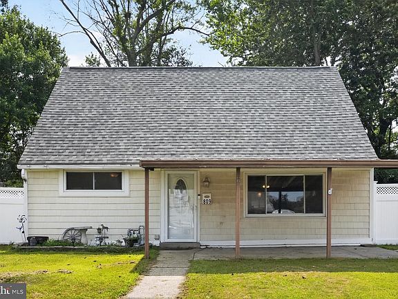 2nd image of 809 Quince Ln
