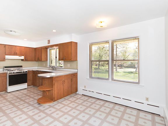5th image of 314 Evergreen Dr