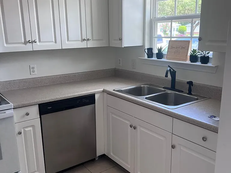 348 Moss Creek Ln — Photo 5