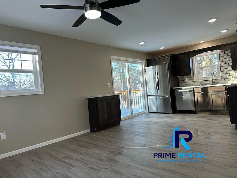 2525 Irvine Ave NW — Photo 18