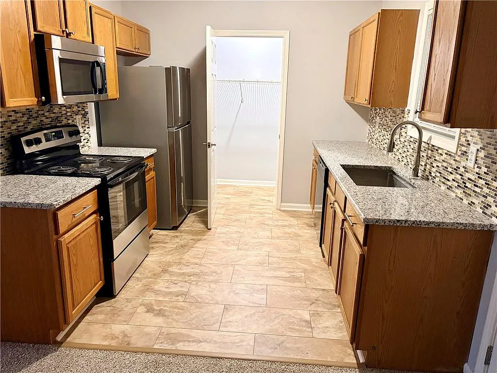 2 bed, 2.5 bath, 1120 sqft, $1,400 — Photo 4