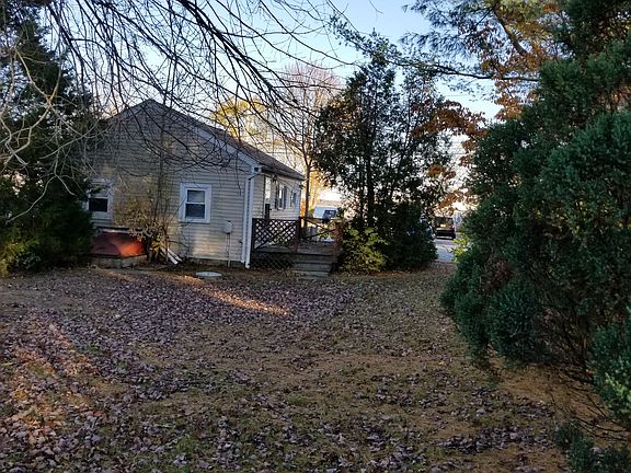 2nd image of 270 Namquid Dr