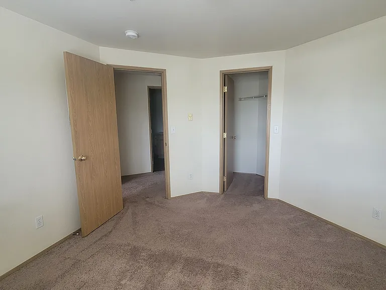 Autumnwood Apartments — Photo 9
