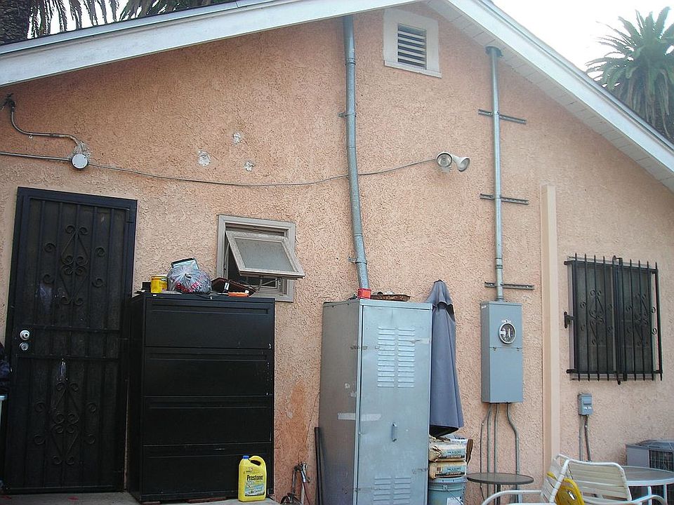 2nd image of 807 W 99th St