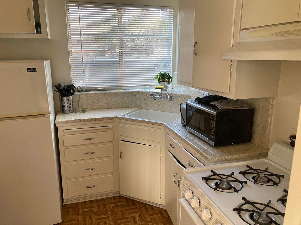 2nd image of 3796 Colonial Ave APT 4