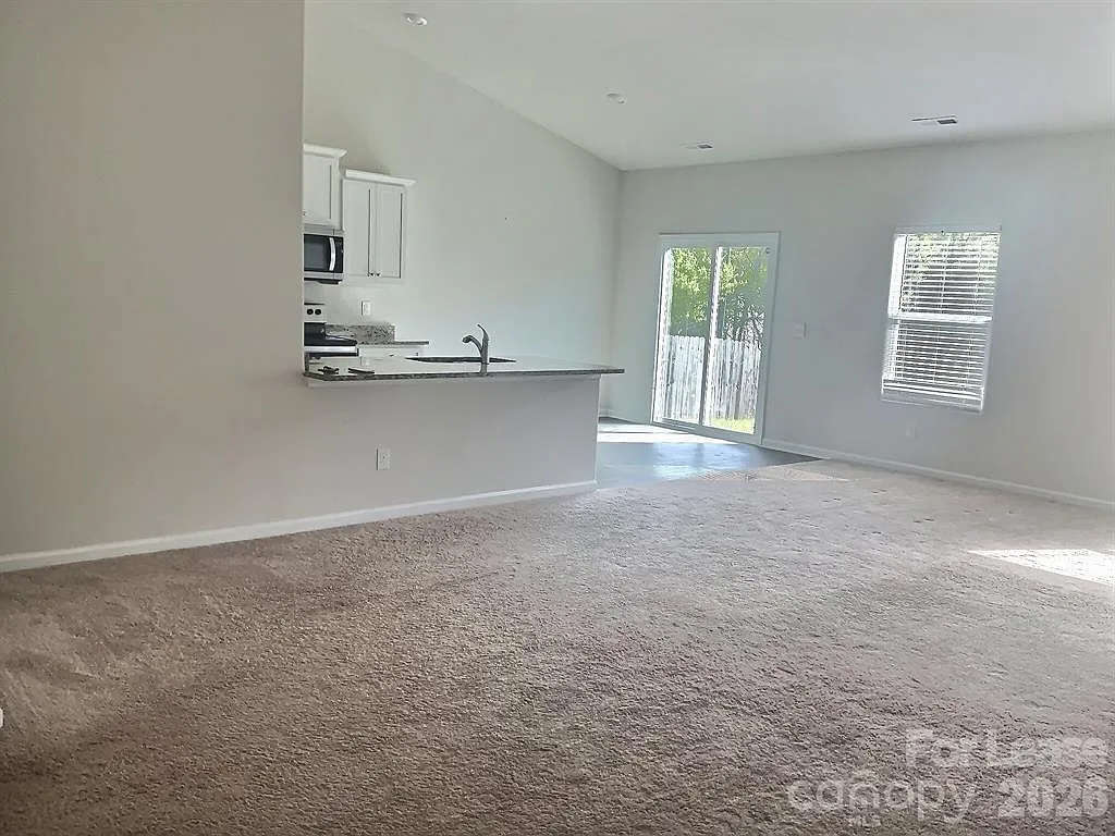 3 bed, 1502 sqft, $1,895 — Photo 4