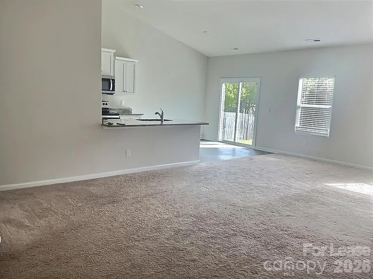 2112 Lanza Dr — Photo 4