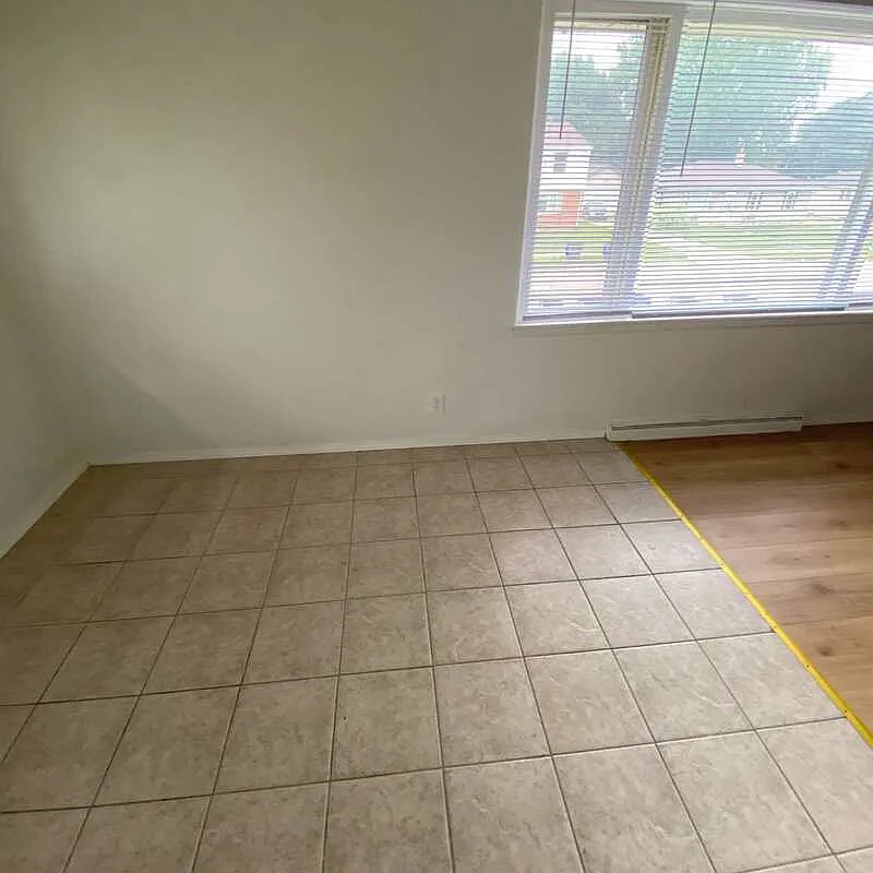 2 bed, 1.0 bath, $899 — Photo 4