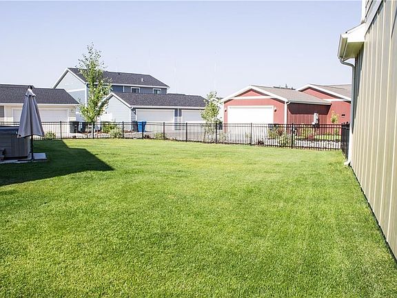 4th image of 1619 Hollyhock St