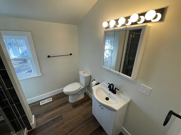402 E 1st Street — Photo 8