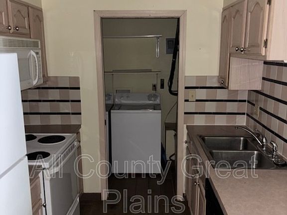 5th image of 5206 Foster St APT 203