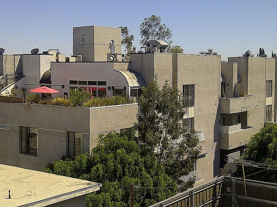 2nd image of 235 S Reeves Dr #Penthouse 402