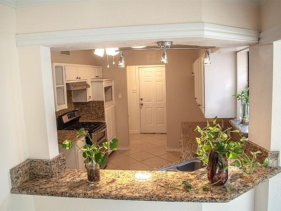 5th image of 4404 Meadowbrook Dr