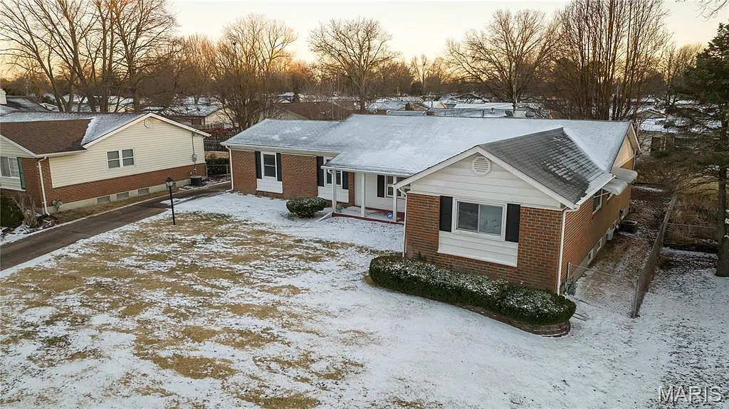 2480 Cambridge Dr photo 1