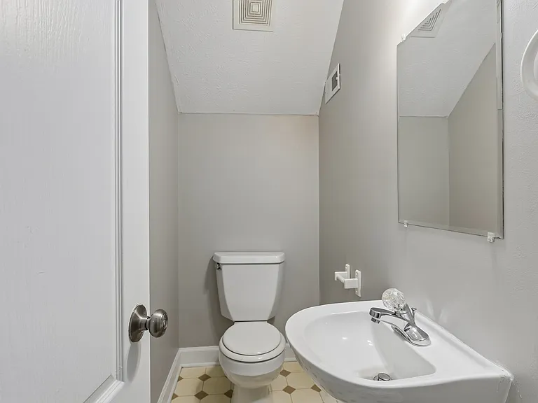 131 Savannah Ridge Dr — Photo 40