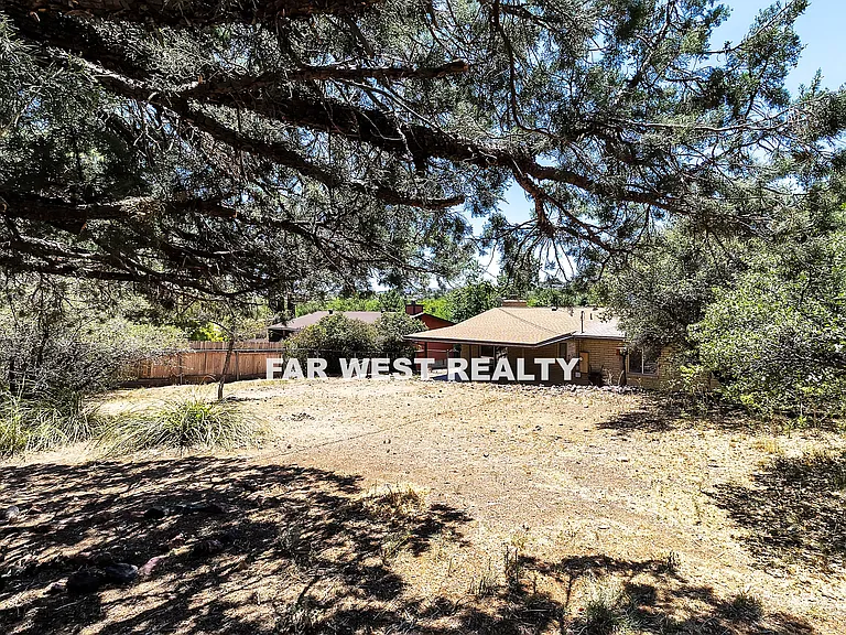 428 Stewart Cir — Photo 9