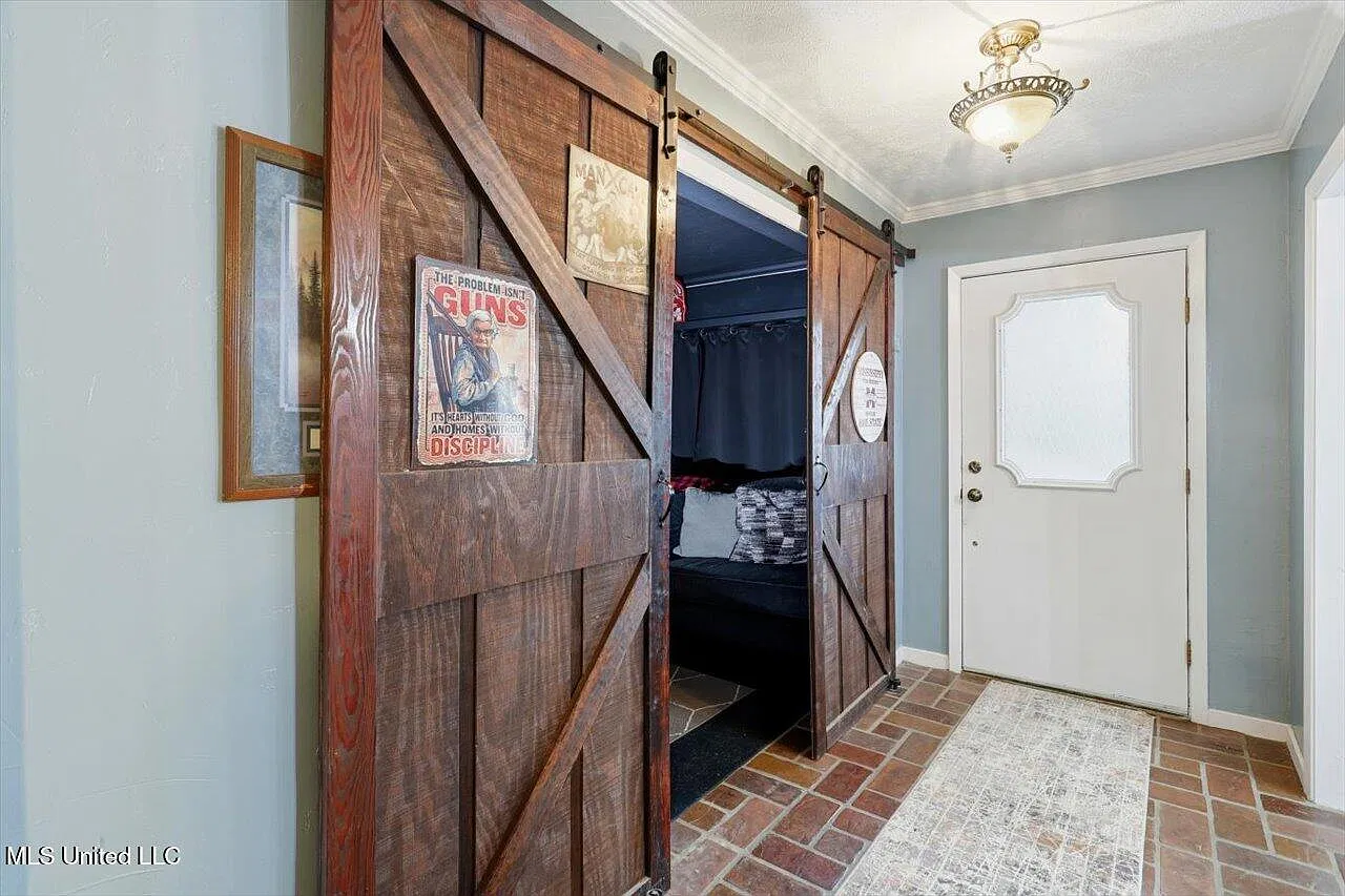 3 bed, 2.0 bath, 2150 sqft, $2,400 — Photo 3