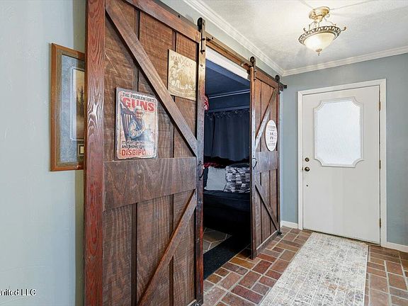 3rd image of 229 Greenfield Pl