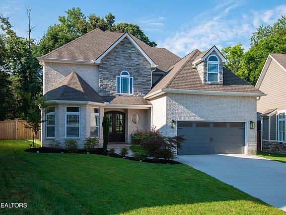 3rd image of 7916 Yellow Jasmine Ln