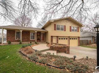 2921 Topeka Ln, Lawrence, KS 66047