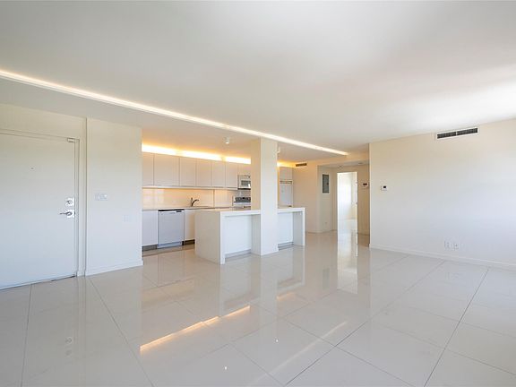 3rd image of 2555 NE 11th Street #902