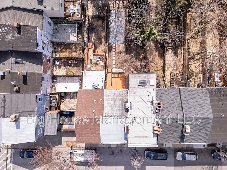 1105 W Lombard St — Photo 9