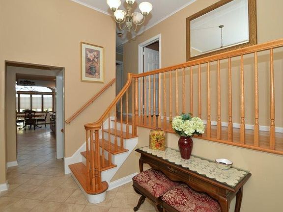 2nd image of 10 Griffin Ln