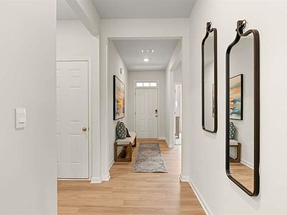 5th image of 35 Coggins Pl