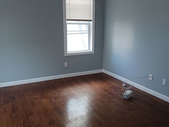 3rd image of 202 Hope St APT 3