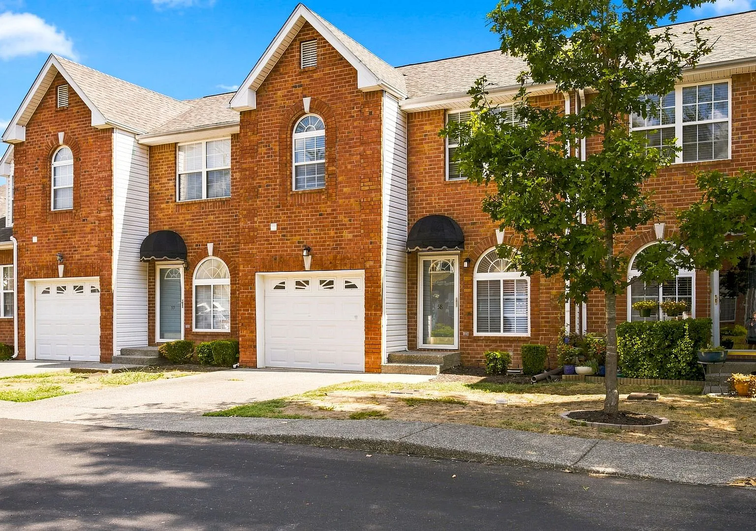 7 miles to downtown, rolling greenspace behind rental beautiful views, located in "Easthaven" 3BR... — Photo 3