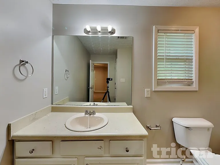 205 Highgrove Dr — Photo 10