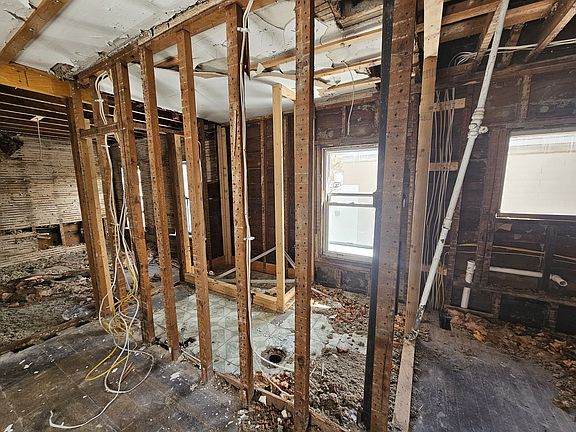 5th image of 27 Hall St
