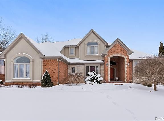 2nd image of 7712 Parkcrest Cir