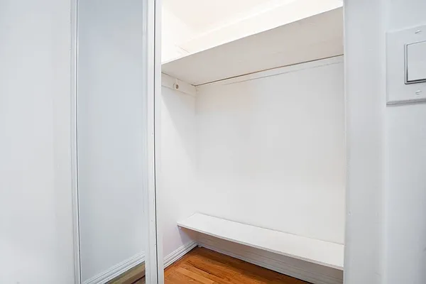 Rented by Waldstar Real Estate LLC | media 29