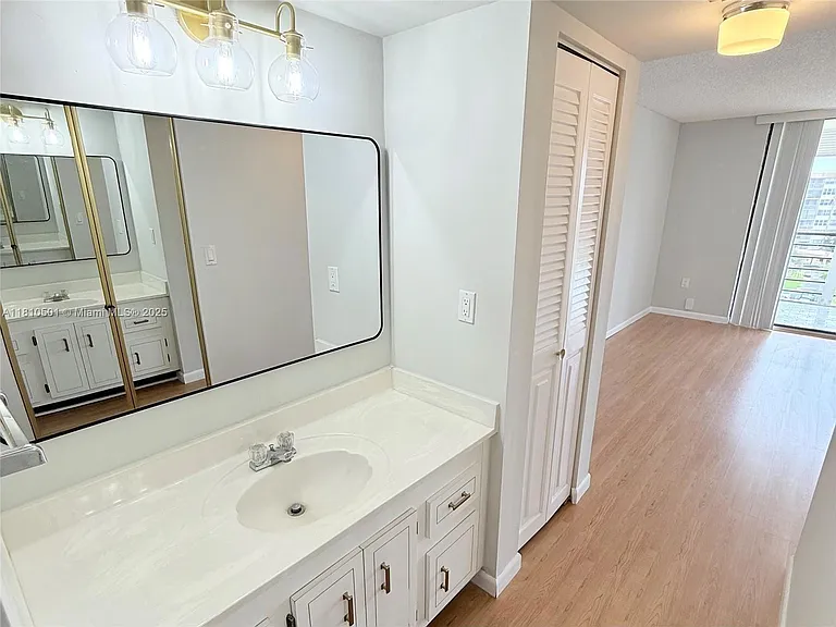 1300 Saint Charles Pl #706 — Photo 11