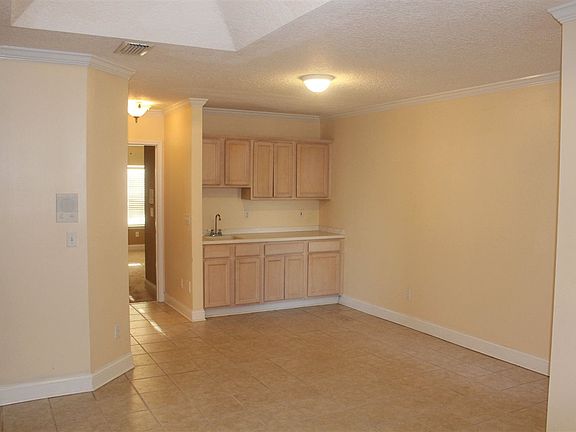 4th image of 401 Montego Bay Ct