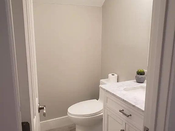 3rd image of 5829 Richmond Ave Unit B