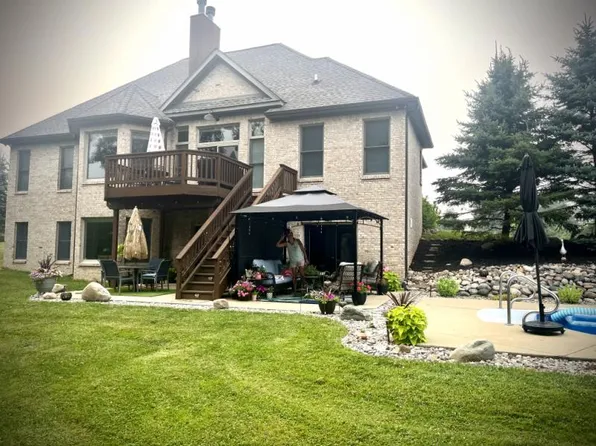 7076 Runyan Lake Rd, Fenton, MI 48430
